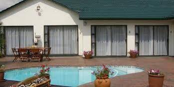 Avon Road Guest House & Tours Boksburg Esterno foto